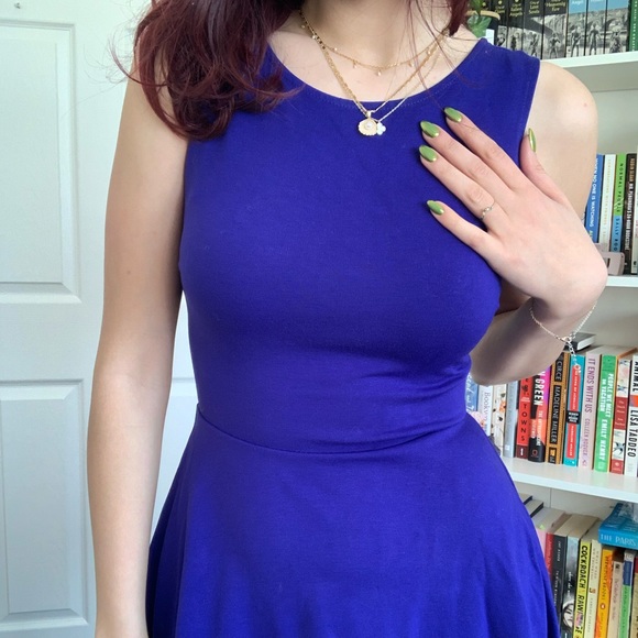 Skater style circle dress with cutout back - Picture 4 of 5